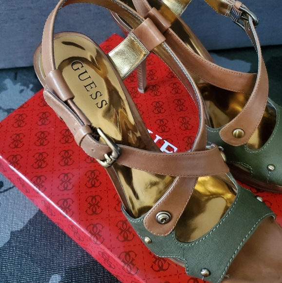 Guess Belloma Green Multi Leather Platform Sandals - Picture 6 of 11